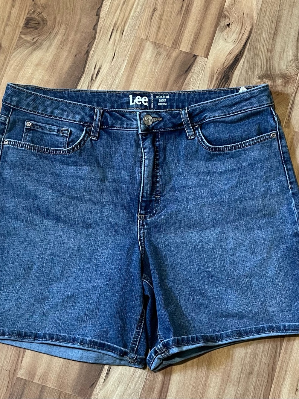 Lee Mid Rise Denim Shorts Womens 16M Medium Wash Blue Jean Shorts